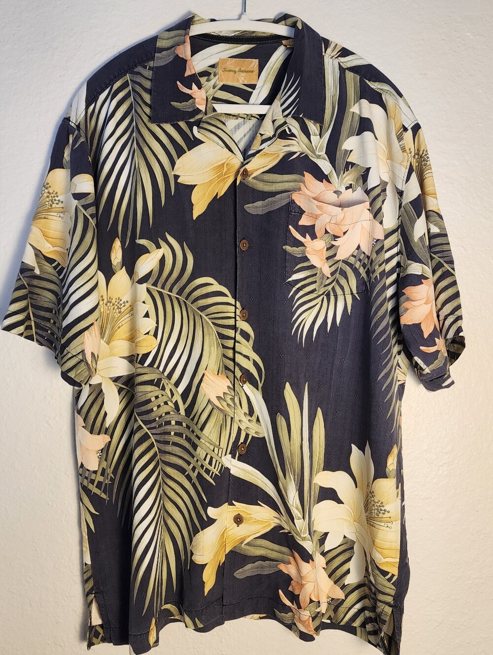 Tommy Bahama 100% Silk Black Tropical Floral Button-Down  Shirt